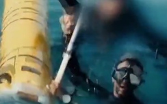 Video: Tàu lặn không người lái của Mỹ bị phiến quân Yemen "tóm sống"