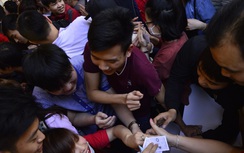 Hàng vạn người Hà Nội đến Hàng Đẫy cổ vũ U23 Việt Nam