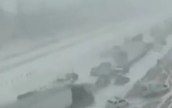 Video: Khoảnh khắc 70 ô tô đâm loạn xạ trong cơn bão tuyết