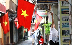 Treo cờ Tổ quốc đón Tết, hai vợ chồng bị điện giật nguy kịch