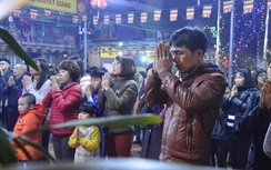 Vì sao đình, chùa chật cứng người đi lễ ngày đầu năm mới?