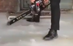 Video: Quên không khoá vòi nước một tháng, cả nhà biến thành băng đá