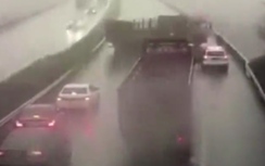 Xe tải ngược chiều rồi quay đầu khiến cả cao tốc gặp "bi kịch"