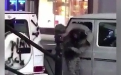 Video: GV đại học vô cớ bị thanh niên đánh liên tiếp vào đầu