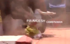 Video: Voi xông vào làng phá phách điên cuồng, giẫm chết người