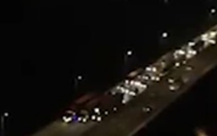 Video: 3 container ngang ngược khiến đường vành đai 3 ùn tắc kinh hoàng