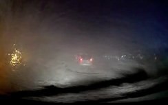 Hãi hùng những pha bắn nước mưa "tử thần" trên đường