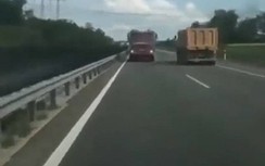 Video: Mải livestream, tài xế xe khách gây tai nạn 9 người chết