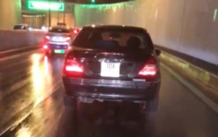 Video:Ô tô bấm còi, lấn làn vượt ẩu gây náo loạn hầm Kim Liên