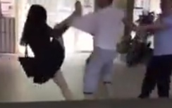 Video: Vừa đăng ký kết hôn xong, hai vợ chồng lao vào choảng nhau