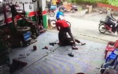 Thấy vợ được khen xinh, chủ quán nước vác điếu cày đánh chết người