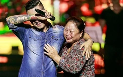 Mẹ của Tuấn Hưng tuyên bố sẽ bán nhà để giúp con trai