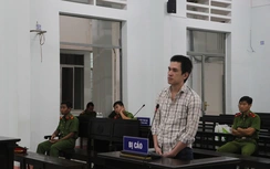 Thấy vợ đánh con, chồng rút dao đâm chết