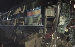 Xe khách lao vào nhà dân trong đêm, phụ xe tử vong tại chỗ