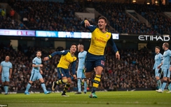 Dính hai 'nhát kiếm', Man City bị Arsenal hạ gục trên sân nhà