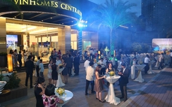 Xe Mercedes - Benz S400 đầu tiên tại Vinhomes Central Park đã có chủ