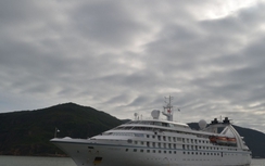 Tàu du lịch quốc tế đưa du khách cập cảng Quy Nhơn