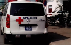 Long An: Xe cứu thương đậu 2 giờ ở quán cà phê