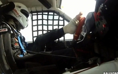 Thán phục tay đua mất cả 2 tay vẫn điều khiển xe bằng... chân