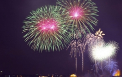 Vì sao bắn pháo hoa cũng bị "ném đá"?