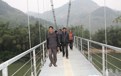Dân “ưng cái bụng” khi cầu treo hoàn thành trước Tết