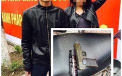 Đôi nam nữ mang súng và bình xịt hơi cay trong người khai gì?