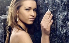 Người phụ nữ bên cạnh Boris Nemtsov khi bị ám sát là ai?