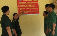 Bộ đội Biên phòng Long An tuyên truyền ATGT cho bà con vùng biên