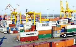 Cảng biển “xoay chiều”