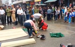 Ngã xuống đường, thiếu nữ bị xe tải cán tử vong