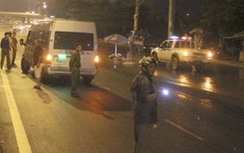 Leo qua dải phân cách, người đàn ông lượm ve chai chết thảm