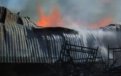 Cháy nhà kho, "bà hỏa" thiêu rụi hơn 1.000 tấn vải trong tích tắc