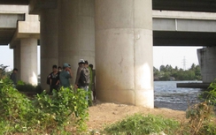 Đang câu cá phát hiện thi thể nữ giới dưới đám lục bình