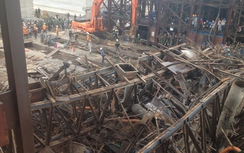 Vụ sập giàn giáo: Chuyển gấp 3 bệnh nhân ra Hà Nội cấp cứu