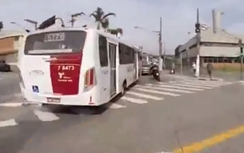 Cảnh sát rượt đổi nhóm quái xế như phim hành động