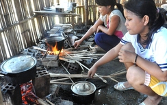 Không được để thí sinh bỏ thi THPT Quốc gia vì... nghèo