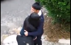 Cổ vũ "mây mưa" nơi công cộng: Thiếu văn minh, vi phạm pháp luật