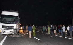Xe chở giáo viên bị tai nạn, 4 người thương vong