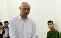 Đòi bồi thường 53 tỷ vì bị... ném gạch trúng đầu