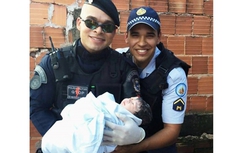 Clip CSGT đỡ đẻ cho bà bầu bên đường