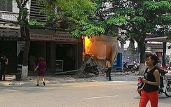 Clip: Cháy lớn cạnh cây xăng, một người tử vong