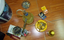 Cán bộ Thuế giấu lựu đạn, dao kiếm để ...phòng thân?