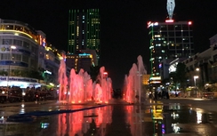 Xem nhạc nước "phù thủy" trên phố đi bộ Nguyễn Huệ