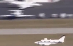 Thót tim xem máy bay hạ cánh bằng bụng