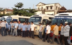 Người đi xe buýt "chịu trận" vì tài xế lãn công