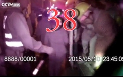 Xe 6 chỗ, "nhồi" ... 51 người