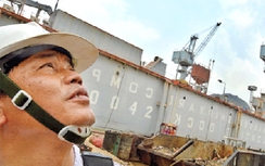 Nghề “soi” lỗi tàu biển