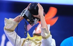 Màn "dùng lưỡi chặn cánh quạt" khiến Lý Hùng, Việt Trinh sợ xanh mặt