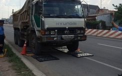Thanh tra "mật phục" bắt xe quá tải gần mỏ đá Tân Cang