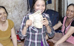 Clip: Hàng xóm đón chào "tỷ phú ve chai" trở về ngôi nhà nhỏ